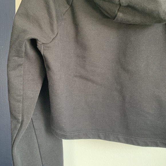 GYMSHARK Black Cropped Hoodie with white lettering size medium - Picture 5 of 8